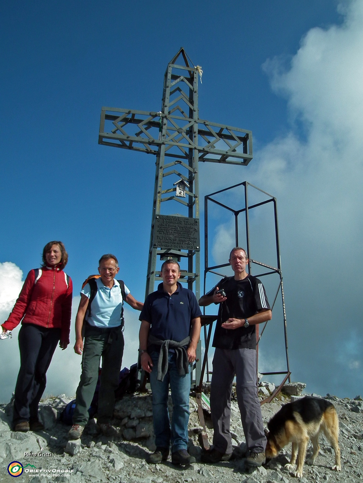 46 e siamo in vetta al Pizzo Arera (2512 m.) .jpg